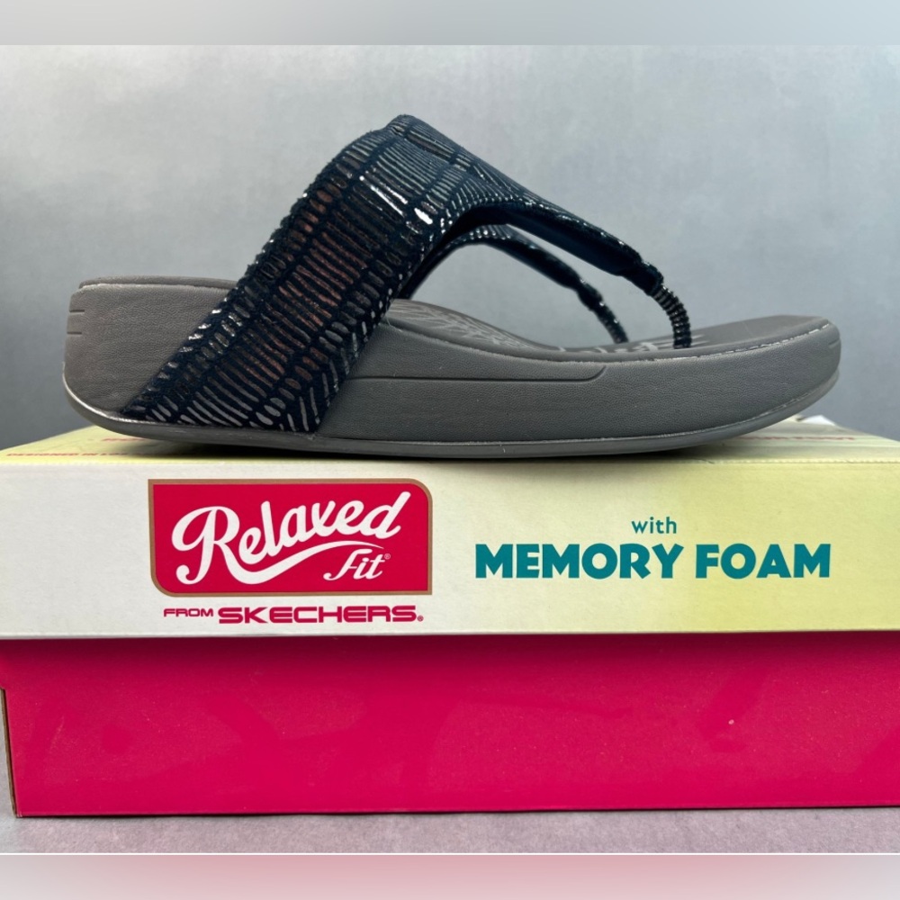 💥3/$50 Skechers “Retrogrades Jupiter” Navy & Silver Wedge Hooded Thong Sandals